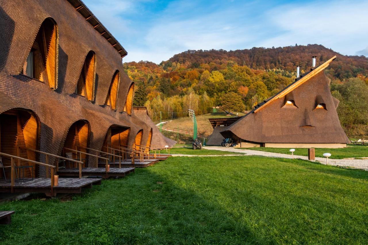 Cuibul De Lemn Hotel Risnov Exterior photo